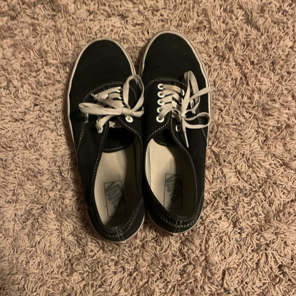 White and Black low top VANS - Picture 2 of 3